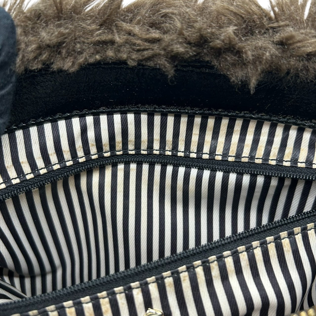 美品 ケイトスペード kate spade ハンドバッグ トートバッグ ダッフルコート風 トグルボタン ファー キャンバス オレンジ ブラウン 茶色 自立可 レディース 秋冬 お出かけ デート カジュアル 個性的 保存袋付 s78