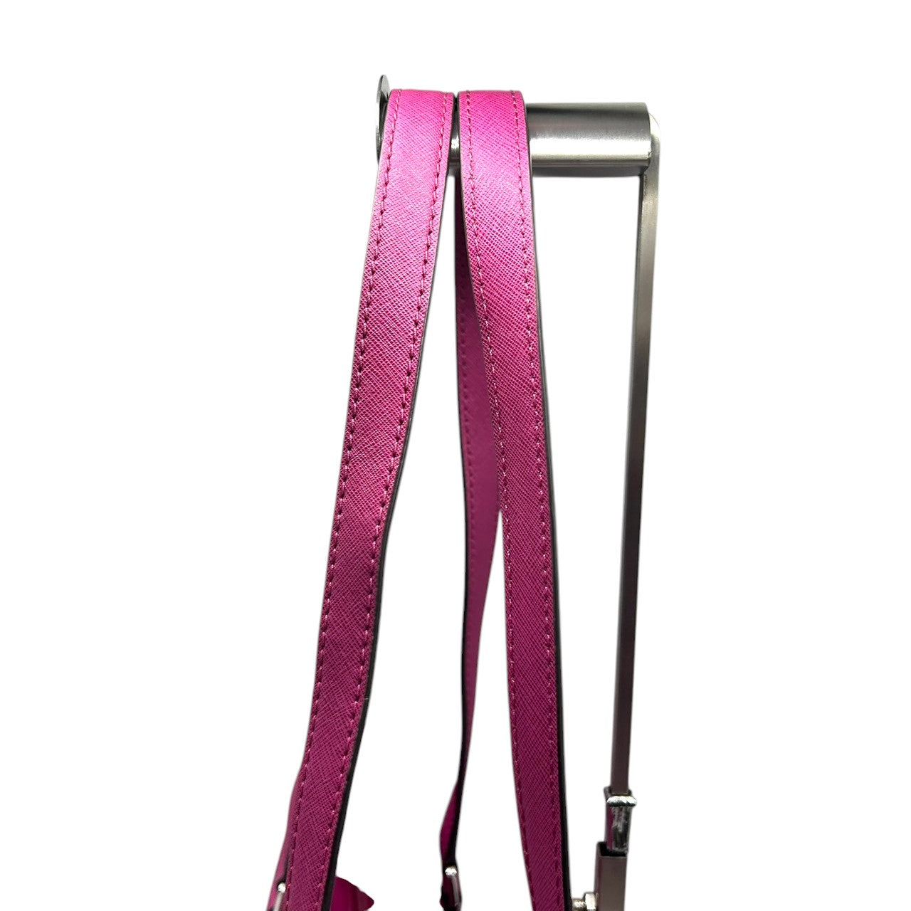 【美品】マイケルコース MICHAEL KORS トートバッグ ワンショルダー 肩掛け A4収納可 自立可 PVC サフィアーノ調 パープル ピンク マゼンタ 紫 シルバー金具 MKチャーム ロゴ 通勤 通学 レディース 鞄 ビジネス エレガント s87