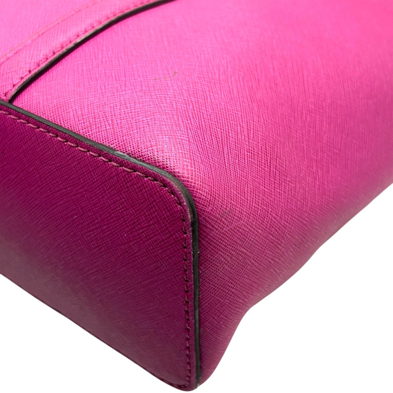 【美品】マイケルコース MICHAEL KORS トートバッグ ワンショルダー 肩掛け A4収納可 自立可 PVC サフィアーノ調 パープル ピンク マゼンタ 紫 シルバー金具 MKチャーム ロゴ 通勤 通学 レディース 鞄 ビジネス エレガント s87