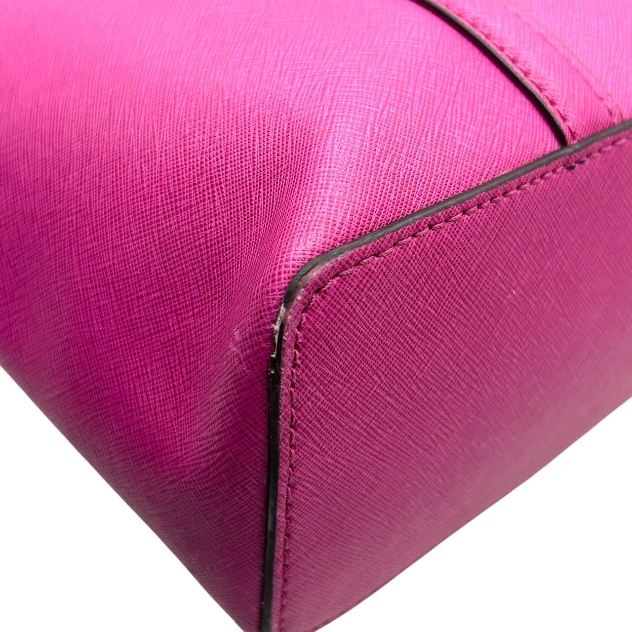 【美品】マイケルコース MICHAEL KORS トートバッグ ワンショルダー 肩掛け A4収納可 自立可 PVC サフィアーノ調 パープル ピンク マゼンタ 紫 シルバー金具 MKチャーム ロゴ 通勤 通学 レディース 鞄 ビジネス エレガント s87