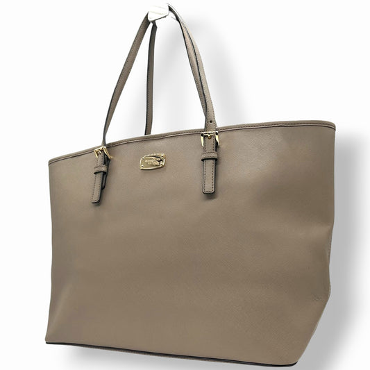 美品 マイケルコース MICHAEL KORS トートバッグ ショルダーバッグ ジェットセット トラベル A4収納可 自立可 ワンショルダー 大容量 PVC レザー ベージュ グレージュ ゴールド金具 ロゴプレート レディース 通勤 通学 鞄 カバン s87