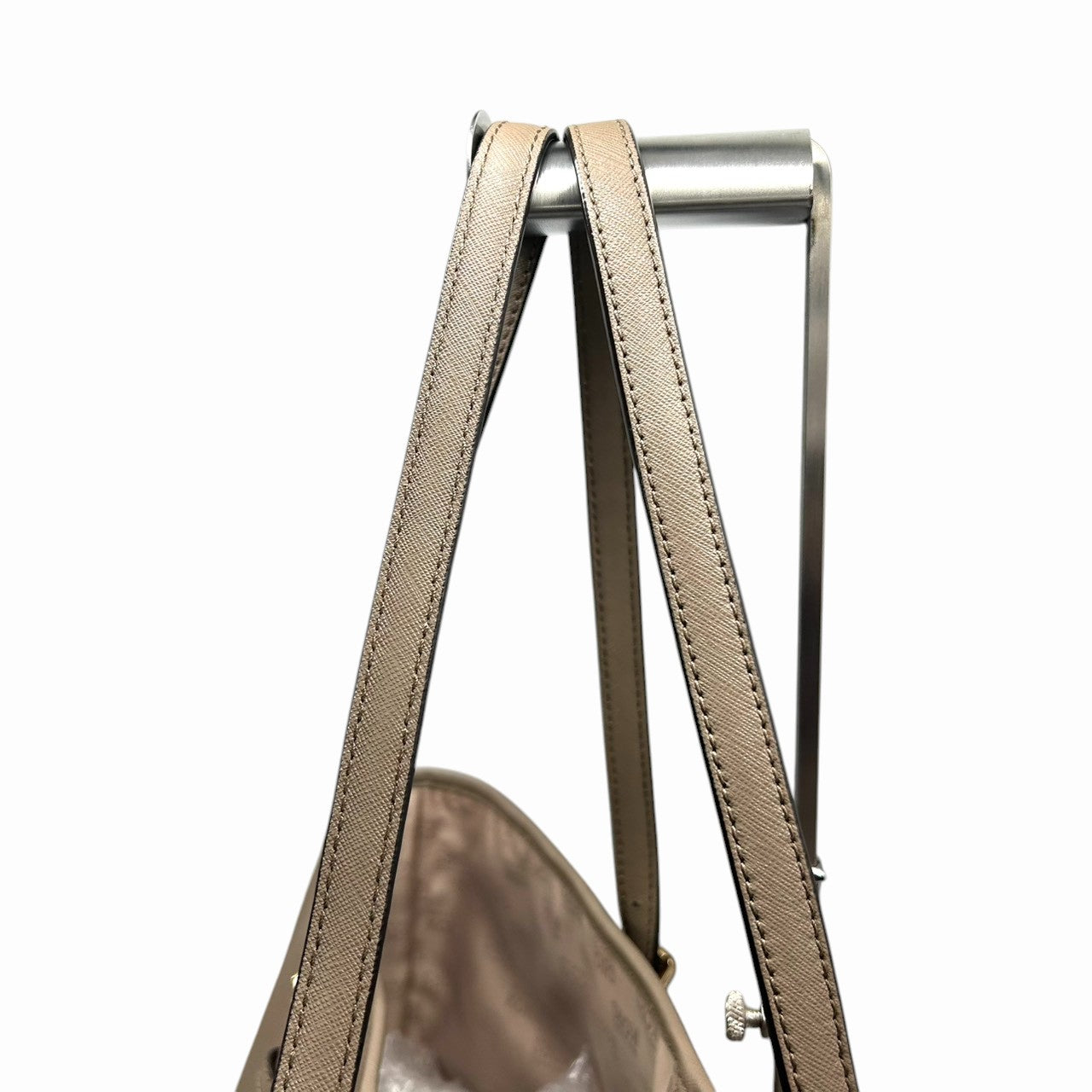 美品 マイケルコース MICHAEL KORS トートバッグ ショルダーバッグ ジェットセット トラベル A4収納可 自立可 ワンショルダー 大容量 PVC レザー ベージュ グレージュ ゴールド金具 ロゴプレート レディース 通勤 通学 鞄 カバン s87