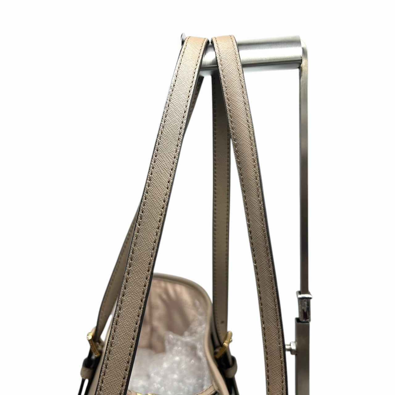 美品 マイケルコース MICHAEL KORS トートバッグ ショルダーバッグ ジェットセット トラベル A4収納可 自立可 ワンショルダー 大容量 PVC レザー ベージュ グレージュ ゴールド金具 ロゴプレート レディース 通勤 通学 鞄 カバン s87