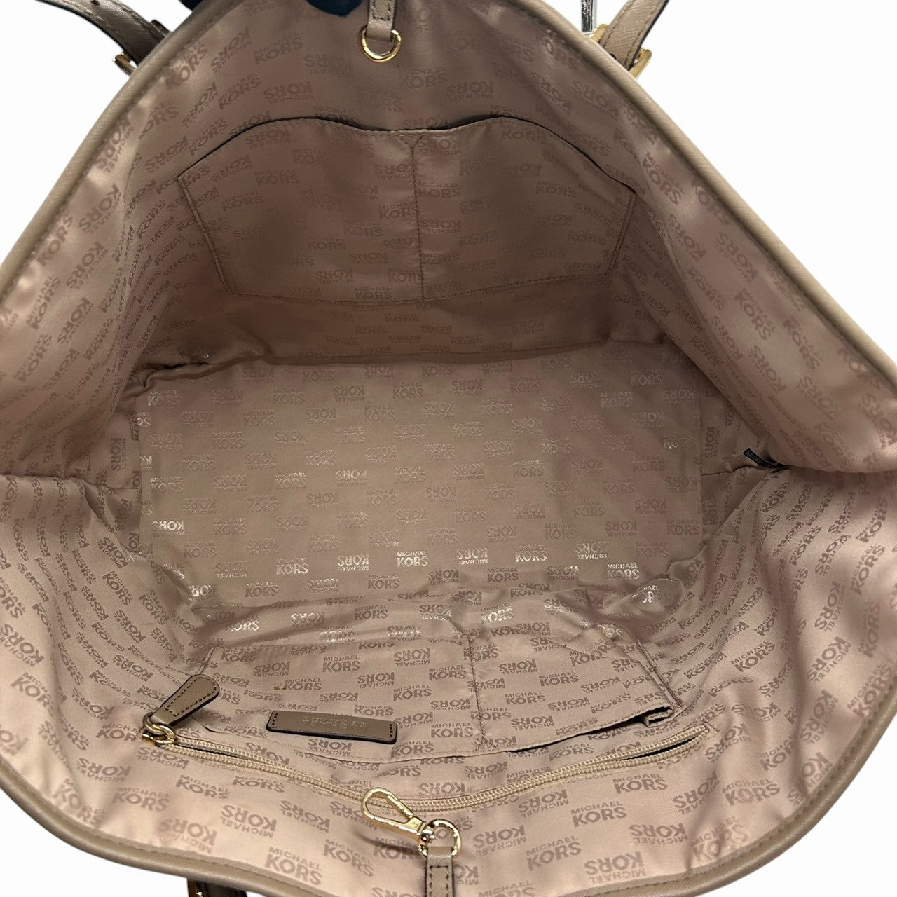 美品 マイケルコース MICHAEL KORS トートバッグ ショルダーバッグ ジェットセット トラベル A4収納可 自立可 ワンショルダー 大容量 PVC レザー ベージュ グレージュ ゴールド金具 ロゴプレート レディース 通勤 通学 鞄 カバン s87