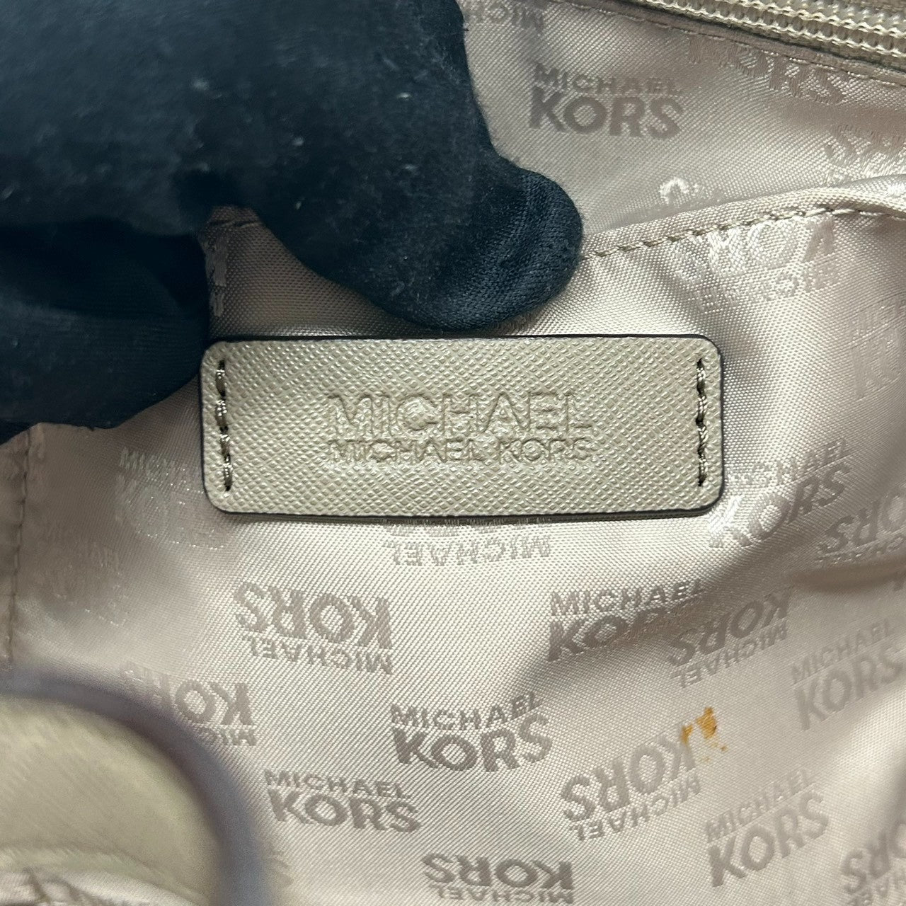 美品 マイケルコース MICHAEL KORS トートバッグ ショルダーバッグ ジェットセット トラベル A4収納可 自立可 ワンショルダー 大容量 PVC レザー ベージュ グレージュ ゴールド金具 ロゴプレート レディース 通勤 通学 鞄 カバン s87