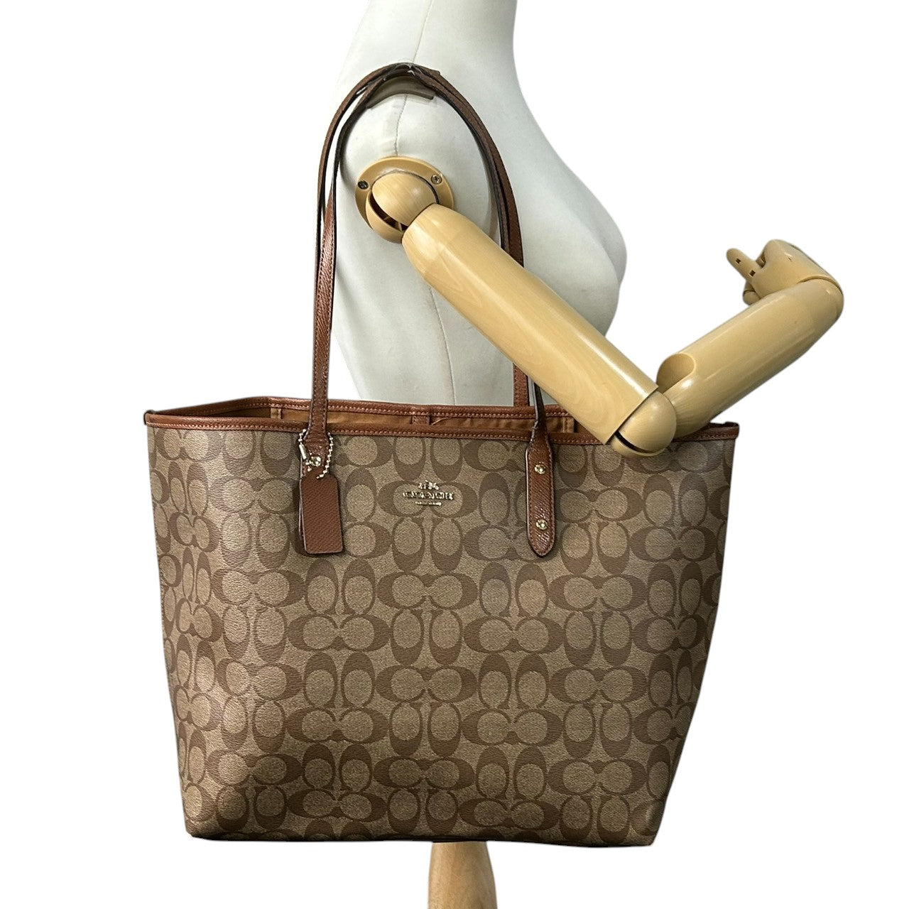 コーチ COACH シグネチャー シティ トートバッグ ハンドバッグ F36126 PVC レザー 本革 ブラウン カーキ サドル 茶色 A4収納可 大容量 肩掛け 軽量 レディース マザーズバッグ 通勤 通学 ビジネス ゴールド金具 エレガント 定番 s84