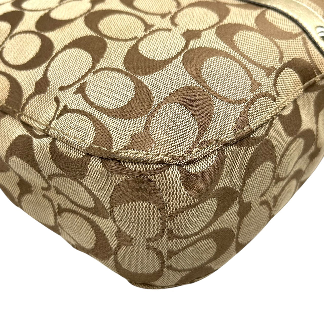 コーチ COACH ショルダーバッグ ハンドバッグ 2WAY シグネチャー F14446 キャンバス レザー 本革 ベージュ ゴールド 斜め掛け ワンショルダー 肩掛け ベルトデザイン レディース 鞄 カバン カジュアル デイリーユース 多機能 s84