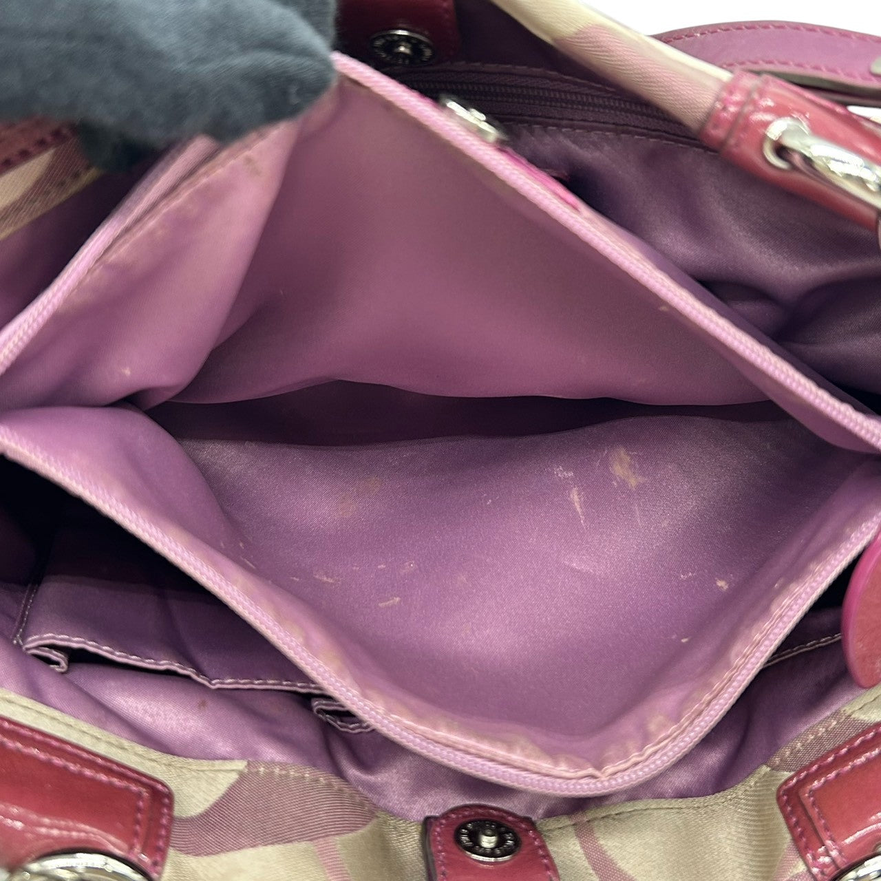 コーチ COACH ペネロピ オプティック シグネチャー トートバッグ ハンドバッグ F17140 サテンキャンバス パテントレザー パープル ボルドー ターンロック チェーンハンドル レディース 肩掛け 軽量 鞄 カバン カジュアル デイリーユース s81