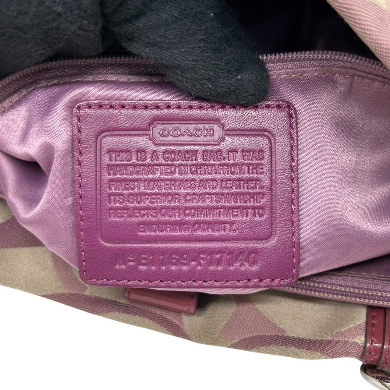 コーチ COACH ペネロピ オプティック シグネチャー トートバッグ ハンドバッグ F17140 サテンキャンバス パテントレザー パープル ボルドー ターンロック チェーンハンドル レディース 肩掛け 軽量 鞄 カバン カジュアル デイリーユース s81