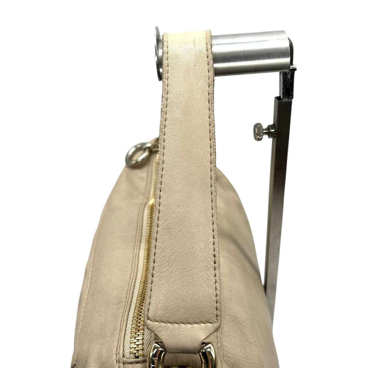 フルラ FURLA ハンドバッグ ミニボストン レザー 本革 ベージュ グレージュ ゴールド金具 チェーン ロゴプレート チャーム付き エレガント クラシック 上品 レディース 鞄 カバン イタリア製 U6