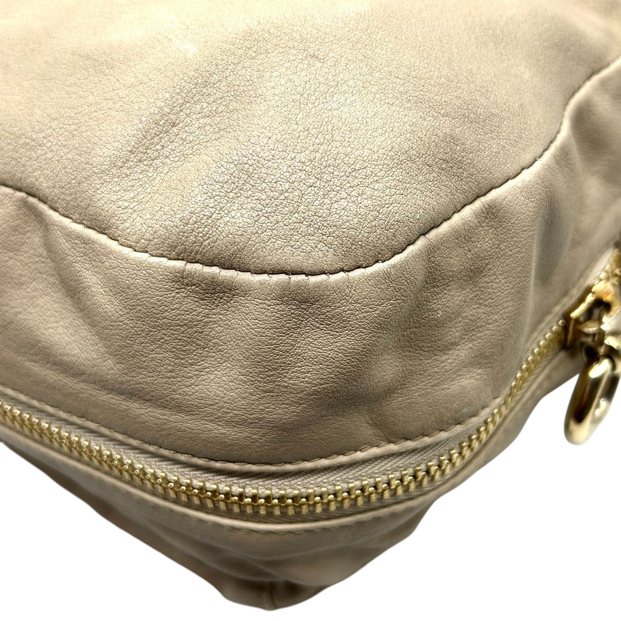 フルラ FURLA ハンドバッグ ミニボストン レザー 本革 ベージュ グレージュ ゴールド金具 チェーン ロゴプレート チャーム付き エレガント クラシック 上品 レディース 鞄 カバン イタリア製 U6
