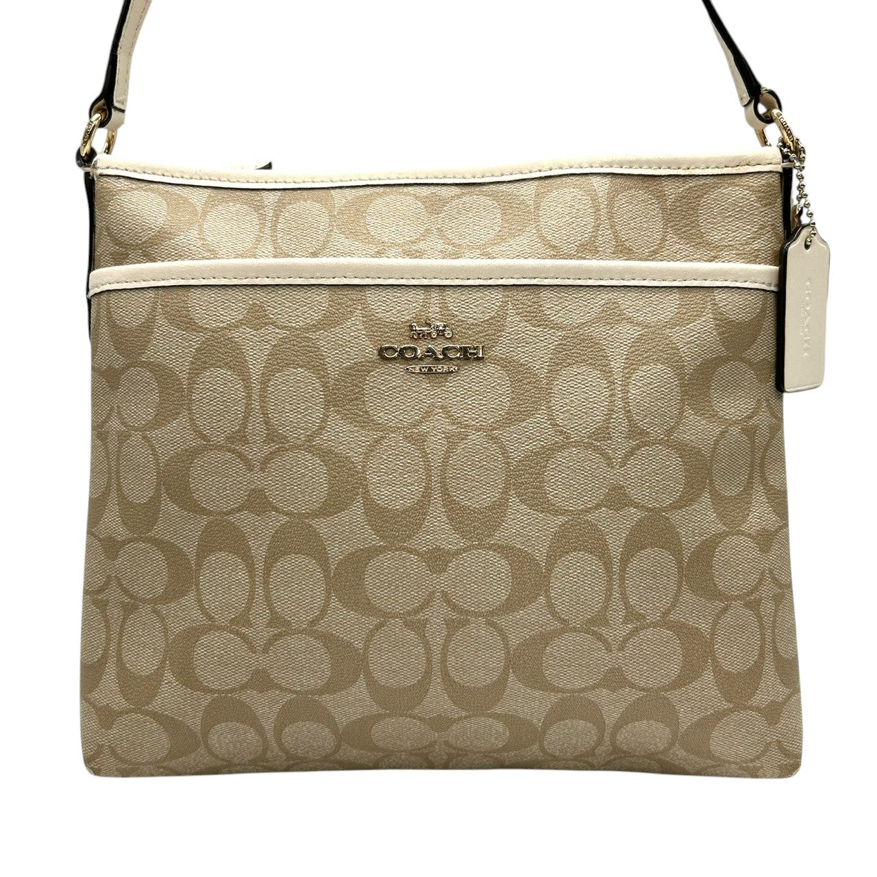 美品 コーチ COACH ショルダーバッグ 斜め掛け可 ファイルバッグ シグネチャー F29210 PVC レザー 本革 ベージュ ホワイト アイボリー 馬車ロゴ ゴールド金具 軽量 薄型 レディース カジュアル 旅行 サブバッグ 鞄 カバン U8