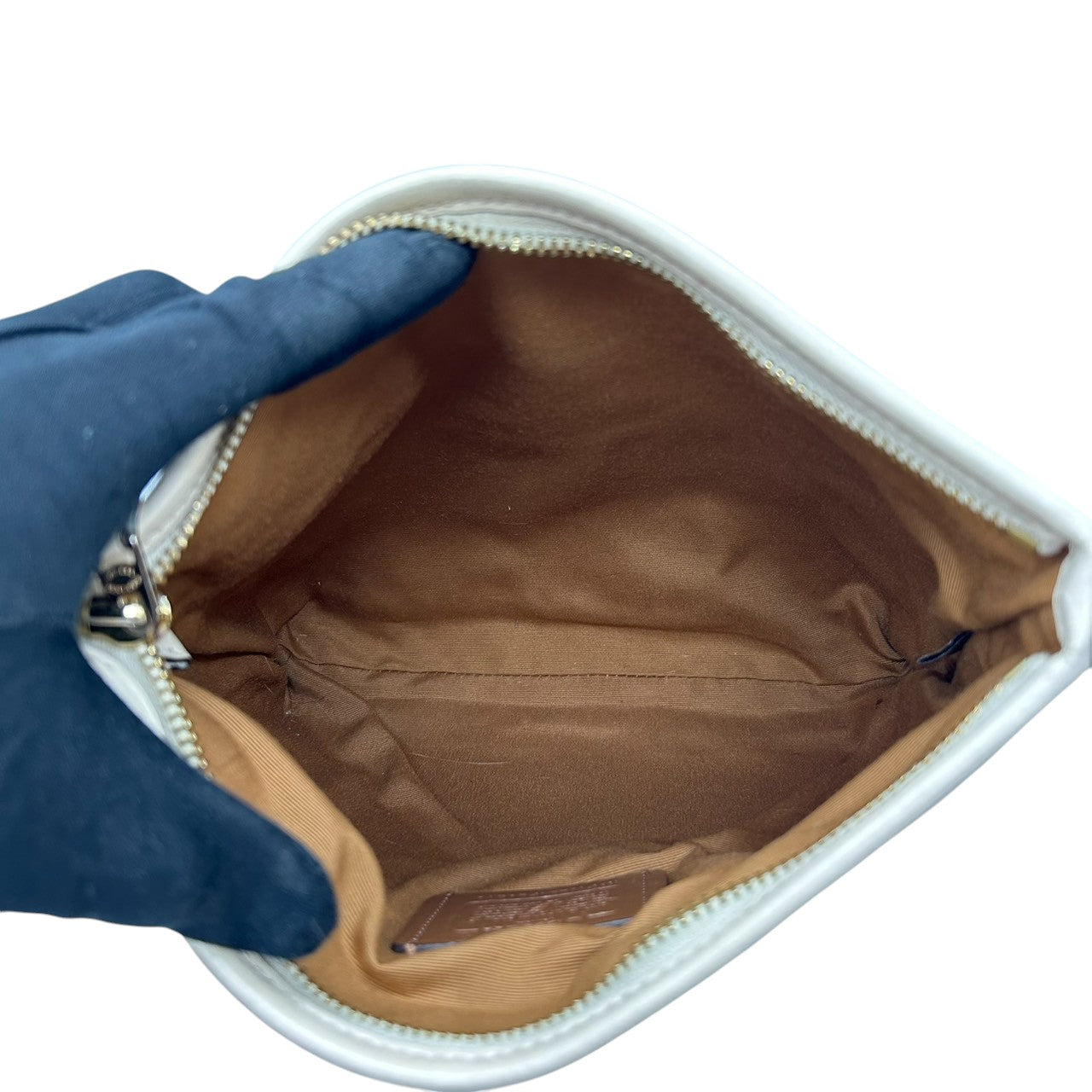 美品 コーチ COACH ショルダーバッグ 斜め掛け可 ファイルバッグ シグネチャー F29210 PVC レザー 本革 ベージュ ホワイト アイボリー 馬車ロゴ ゴールド金具 軽量 薄型 レディース カジュアル 旅行 サブバッグ 鞄 カバン U8