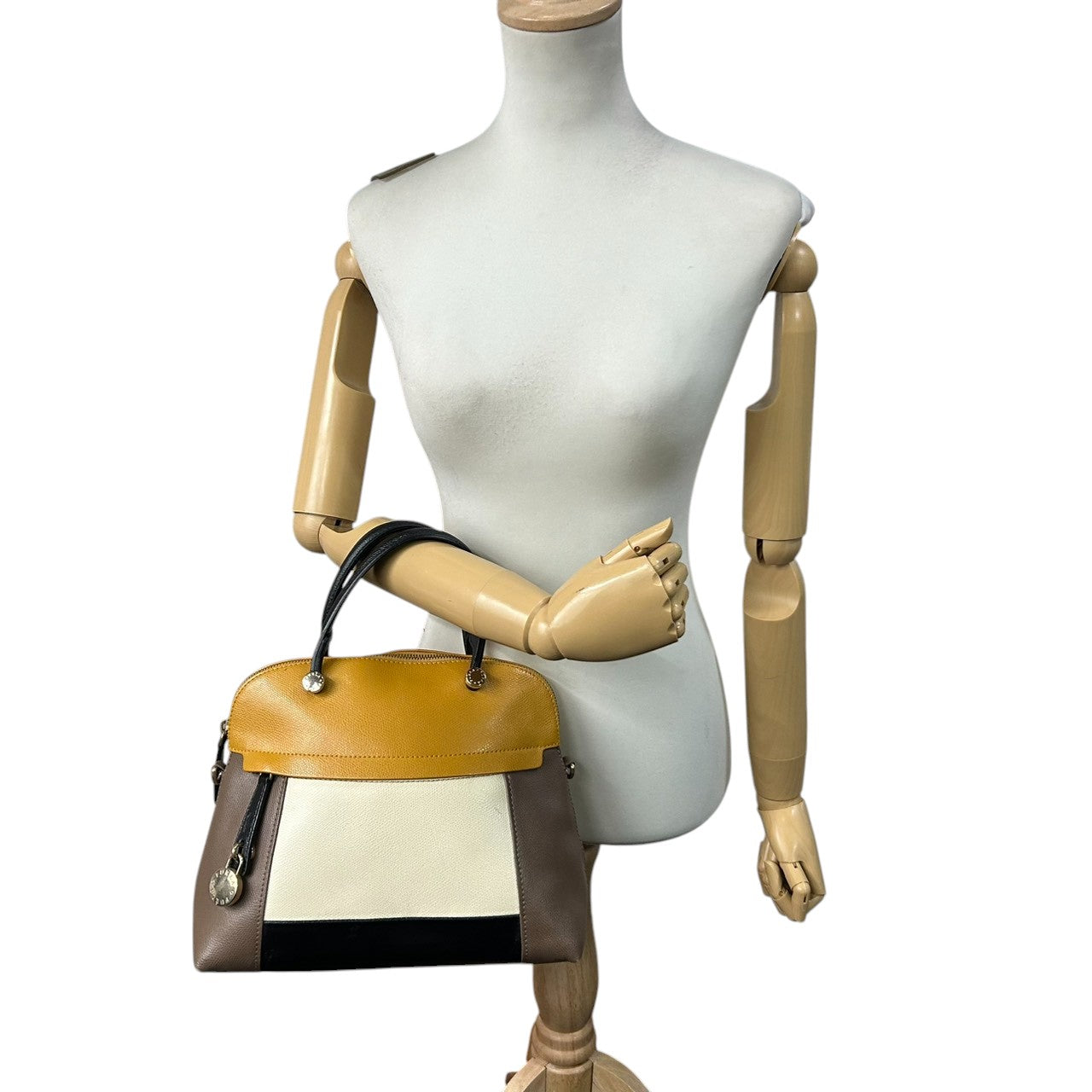 フルラ FURLA 2WAY ハンドバッグ ショルダーバッグ 斜め掛け レザー 本革 カラーブロック マルチカラー イエロー アイボリー ブラック ブラウン パドロック チャーム ゴールド金具 イタリア製 レディース 鞄 カバン レア 希少 デザイン s98