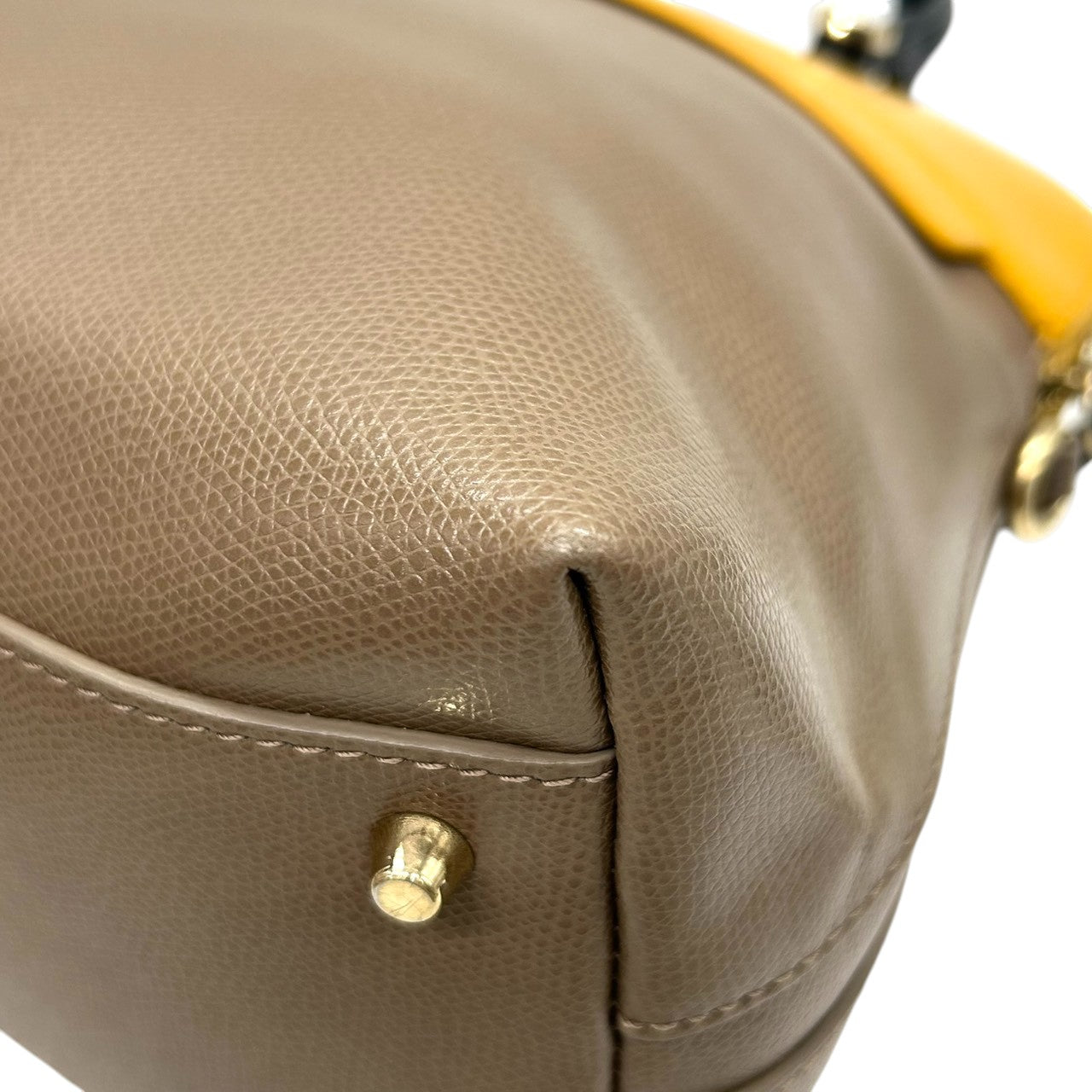 フルラ FURLA 2WAY ハンドバッグ ショルダーバッグ 斜め掛け レザー 本革 カラーブロック マルチカラー イエロー アイボリー ブラック ブラウン パドロック チャーム ゴールド金具 イタリア製 レディース 鞄 カバン レア 希少 デザイン s98