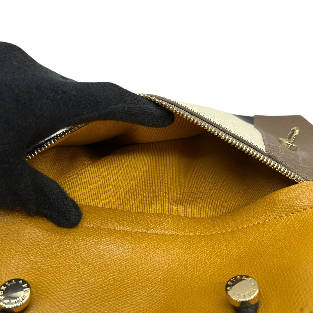 フルラ FURLA 2WAY ハンドバッグ ショルダーバッグ 斜め掛け レザー 本革 カラーブロック マルチカラー イエロー アイボリー ブラック ブラウン パドロック チャーム ゴールド金具 イタリア製 レディース 鞄 カバン レア 希少 デザイン s98