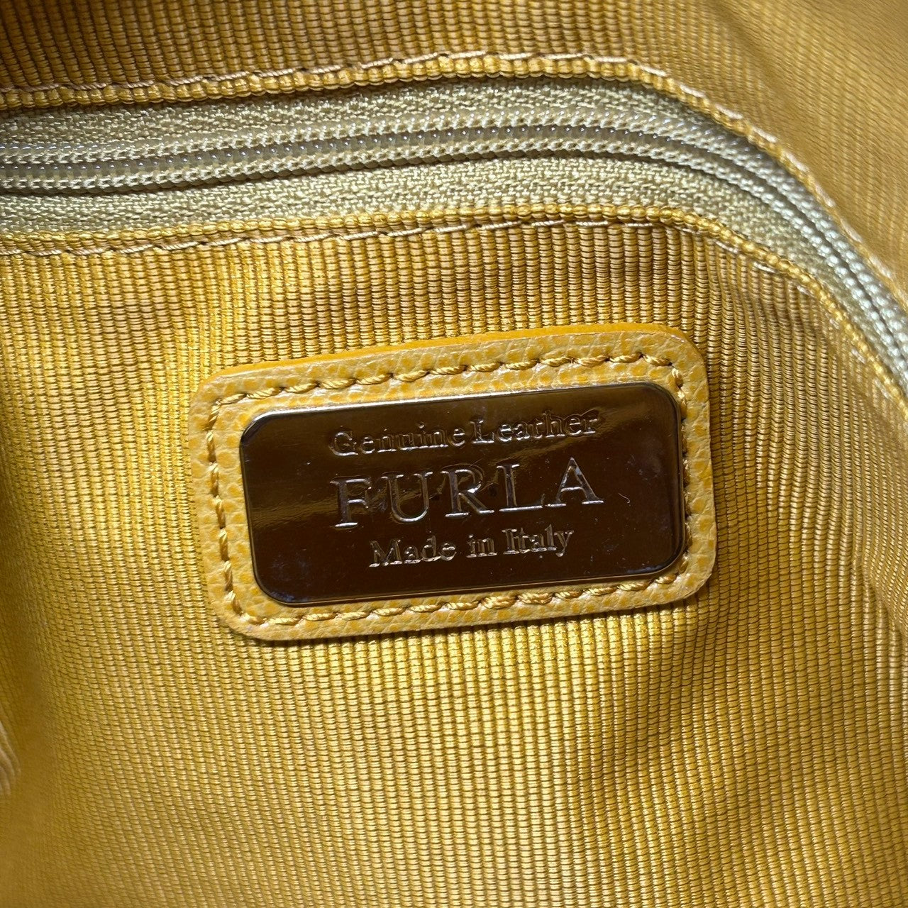 フルラ FURLA 2WAY ハンドバッグ ショルダーバッグ 斜め掛け レザー 本革 カラーブロック マルチカラー イエロー アイボリー ブラック ブラウン パドロック チャーム ゴールド金具 イタリア製 レディース 鞄 カバン レア 希少 デザイン s98