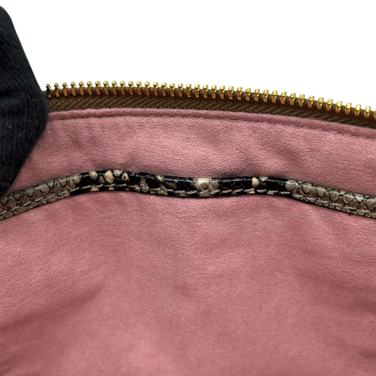 【美品】ココセリュックスゴールド COCOCELUX GOLD ハンドバッグ アクセサリーポーチ クラッチバッグ レザー 本革 シュリンクレザー グレージュ ベージュ ゴールド金具 ロゴ エレガント ラグジュアリー パーティー お出かけ レディース 鞄 s99