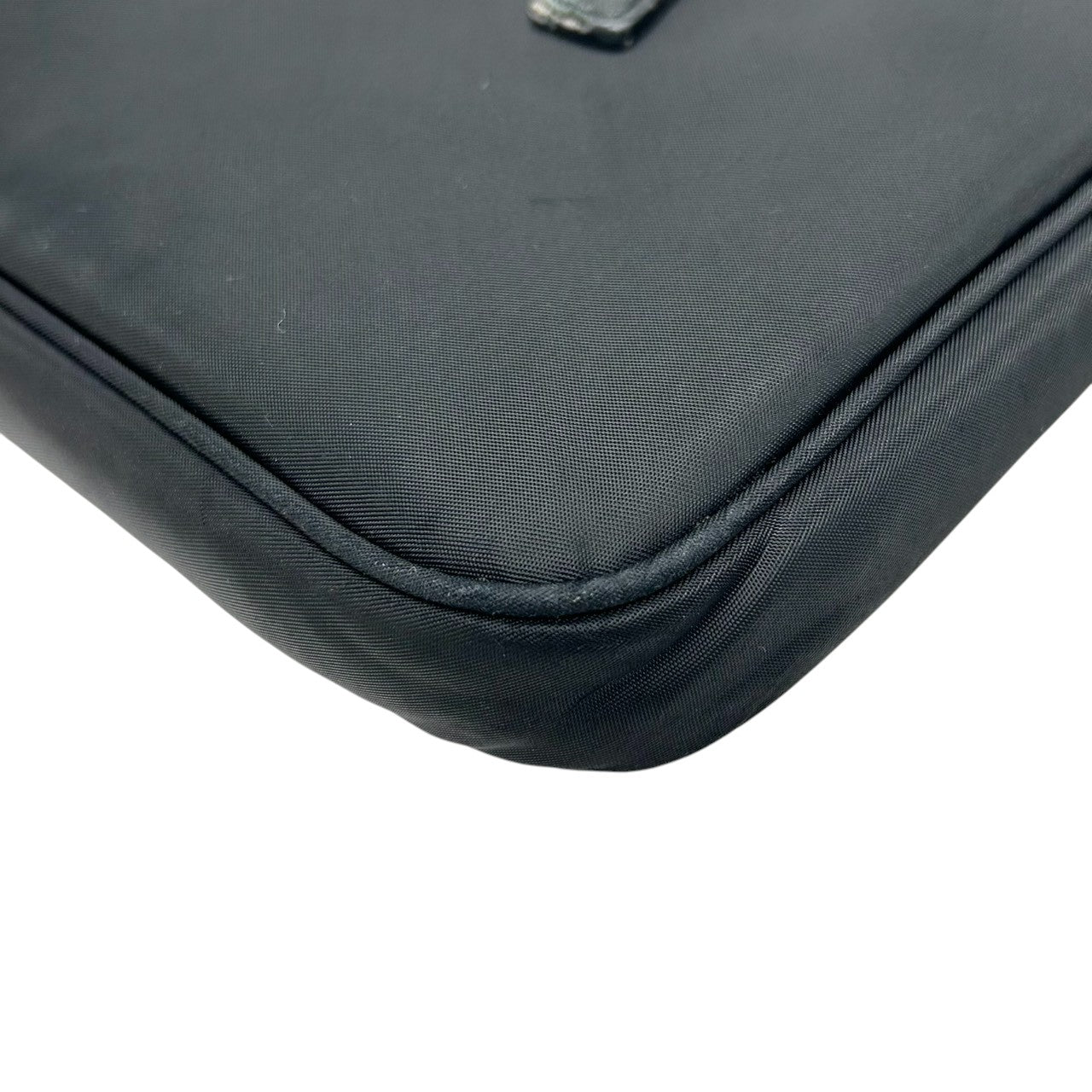 【美品】マークジェイコブス MARC JACOBS PCケース PCバッグ ブリーフケース 2WAY ショルダーバッグ ナイロン レザー ブラック 黒 ゴールドロゴ 軽量 薄型 スリム A4 ノートパソコン 通勤 通学 ビジネス 社外ストラップ付 U3