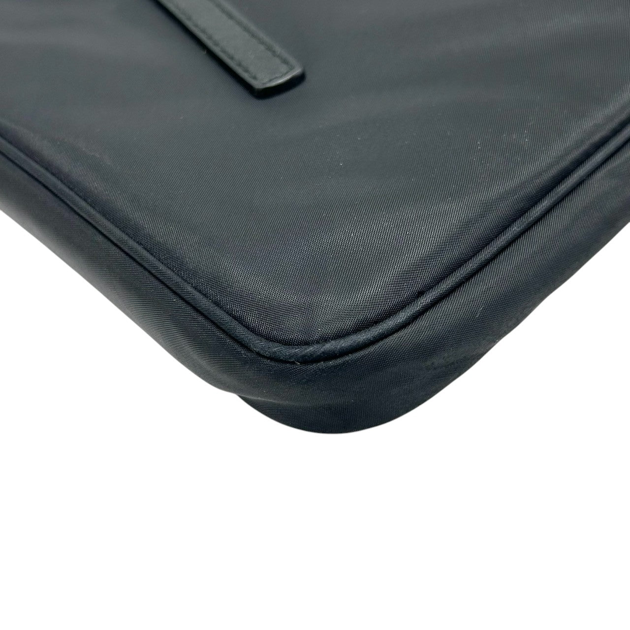 【美品】マークジェイコブス MARC JACOBS PCケース PCバッグ ブリーフケース 2WAY ショルダーバッグ ナイロン レザー ブラック 黒 ゴールドロゴ 軽量 薄型 スリム A4 ノートパソコン 通勤 通学 ビジネス 社外ストラップ付 U3