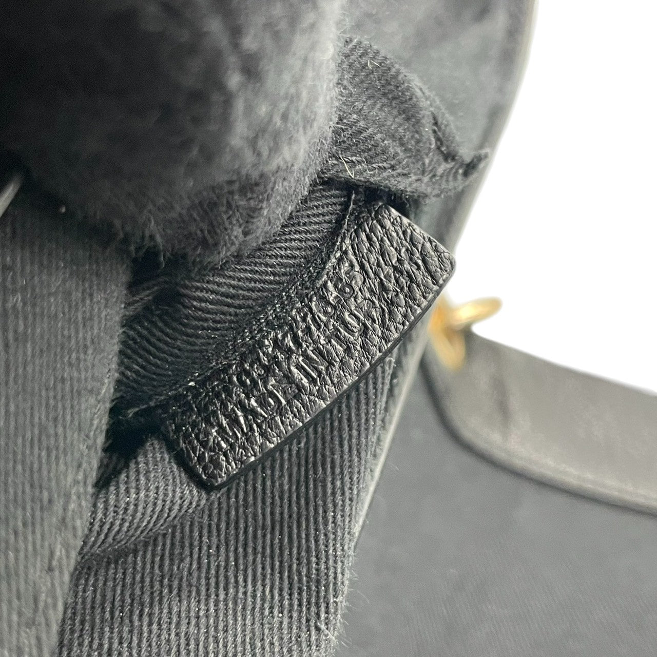 【美品】シーバイクロエ See By Chloe HANA ハナ ショルダーバッグ 斜め掛け ポシェット スエード レザー 異素材 ブラック 黒 ゴールド金具 リング 編み込み チャーム アコーディオン レディース 鞄 カバン K6