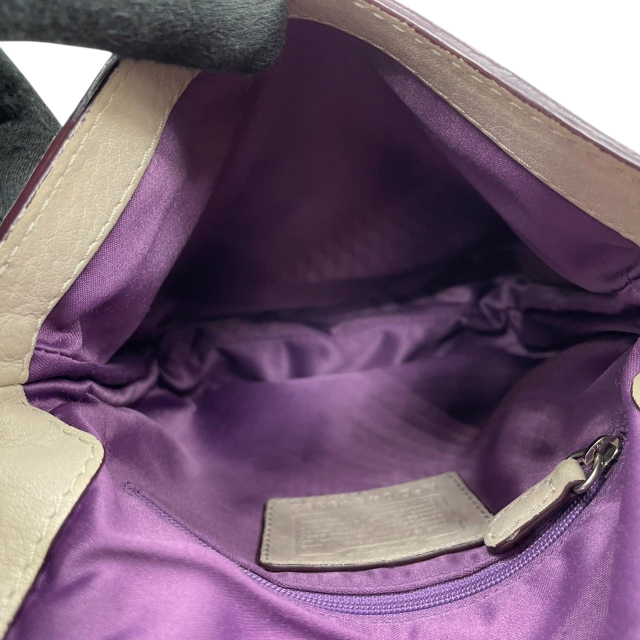 【良品】コーチ COACH シボ革 レザー ショルダーバッグ 斜め掛け クロスボディ アイボリー パープル ステッチ 本革 9382 ビンテージ クラシック レトロ カジュアル デイリー レディース 鞄 カバン U12