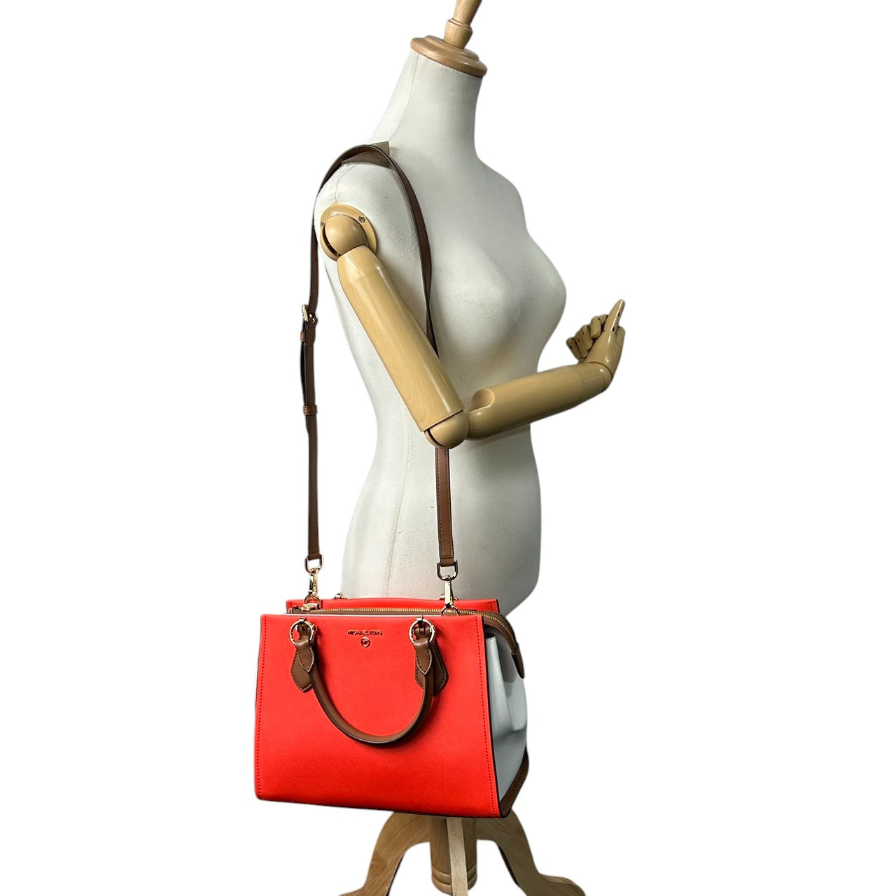 【未使用級】マイケルコース Michael Kors ハンドバッグ ショルダーバッグ 2WAY 斜め掛け PVC レザー バイカラー レッド 赤 ホワイト 白 ブラウン 茶色 ゴールド金具 自立可 レディース 鞄 カバン サッチェル トリコロール s7