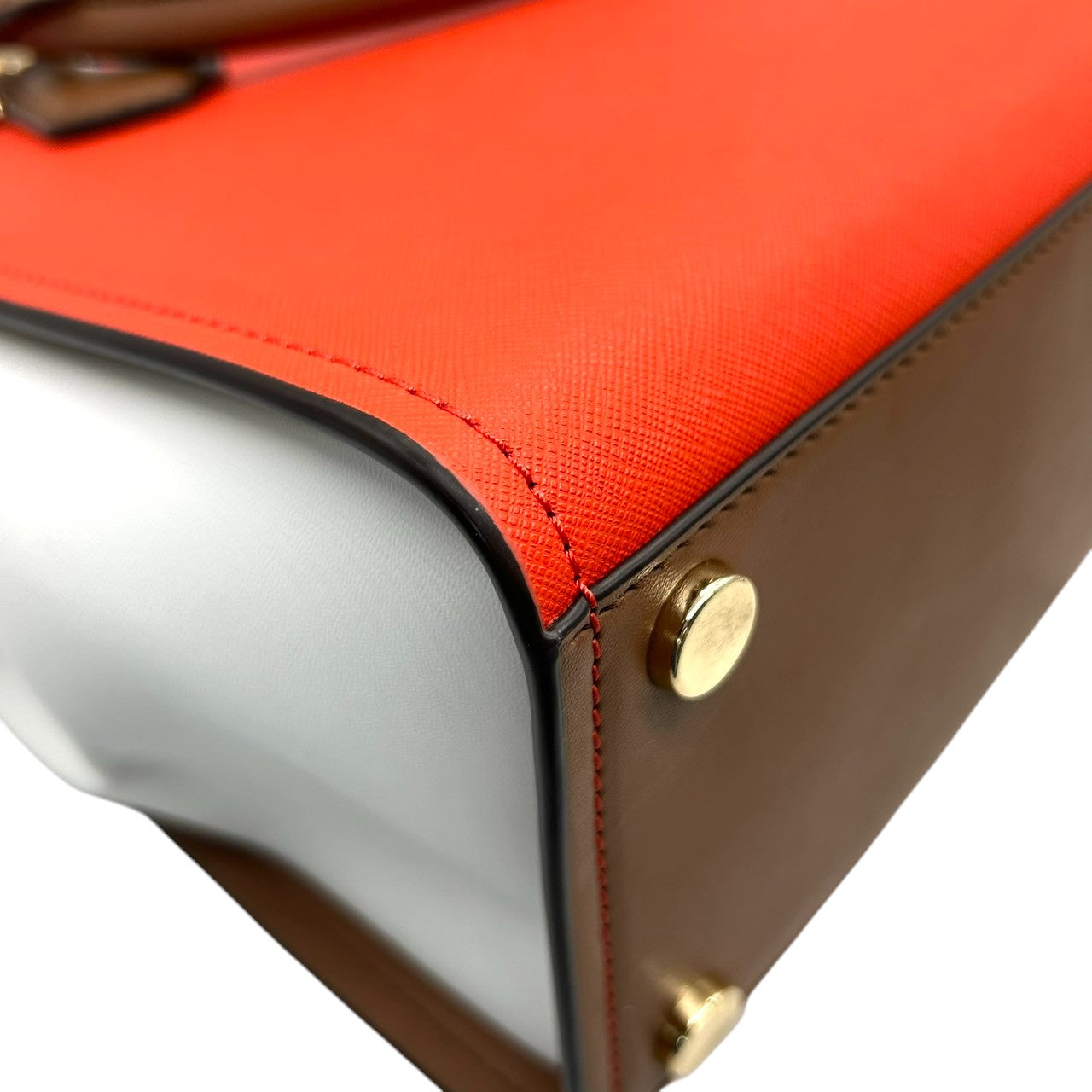 【未使用級】マイケルコース Michael Kors ハンドバッグ ショルダーバッグ 2WAY 斜め掛け PVC レザー バイカラー レッド 赤 ホワイト 白 ブラウン 茶色 ゴールド金具 自立可 レディース 鞄 カバン サッチェル トリコロール s7