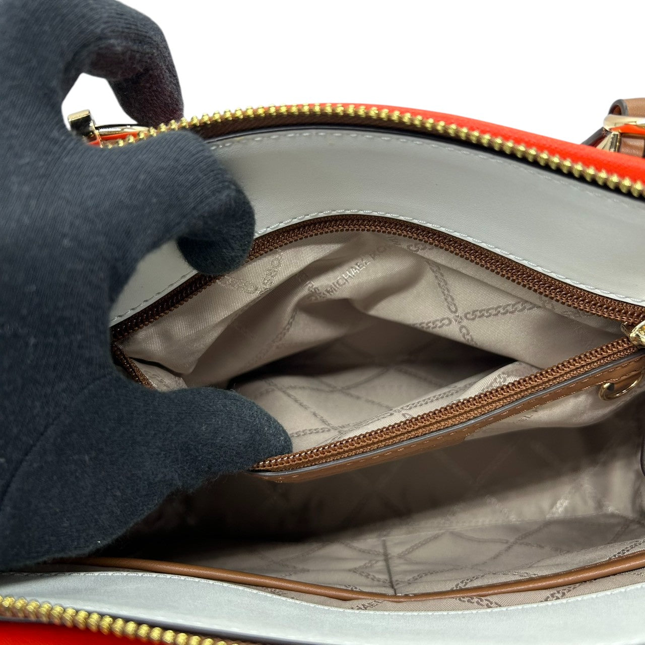 【未使用級】マイケルコース Michael Kors ハンドバッグ ショルダーバッグ 2WAY 斜め掛け PVC レザー バイカラー レッド 赤 ホワイト 白 ブラウン 茶色 ゴールド金具 自立可 レディース 鞄 カバン サッチェル トリコロール s7