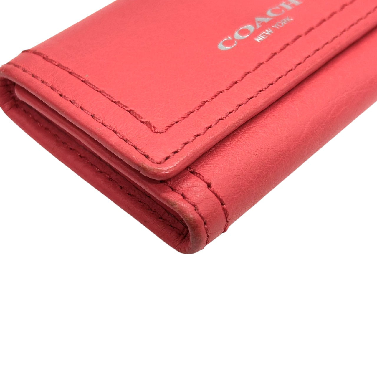 【美品】コーチ COACH キーケース 6連 鍵入れ レザー 本革 ピンク レッド 赤 ビビッドカラー シルバー金具 ロゴ ステッチ コンパクト 軽量 レディース 普段使い ビジネス 小物 ギフト プレゼント M4