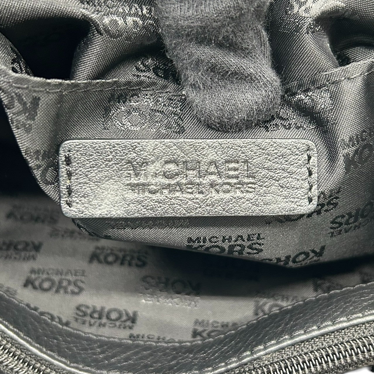【美品】マイケルコース Michael Kors トートバッグ ショルダーバッグ 肩掛け チェーン レザー 本革 ブラック 黒 ゴールド金具 MKロゴ サークルロゴ A4収納可 大容量 エレガント 通勤 通学 ビジネス レディース 鞄 カバン s3