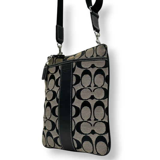【良品】コーチ COACH シグネチャー ショルダーバッグ サコッシュ ポシェット 斜め掛け クロスボディ キャンバス レザー ブラック 黒 グレー 縦型 スリム 薄型 軽量 メンズ レディース ユニセックス 鞄 カバン 旅行 散歩 s2