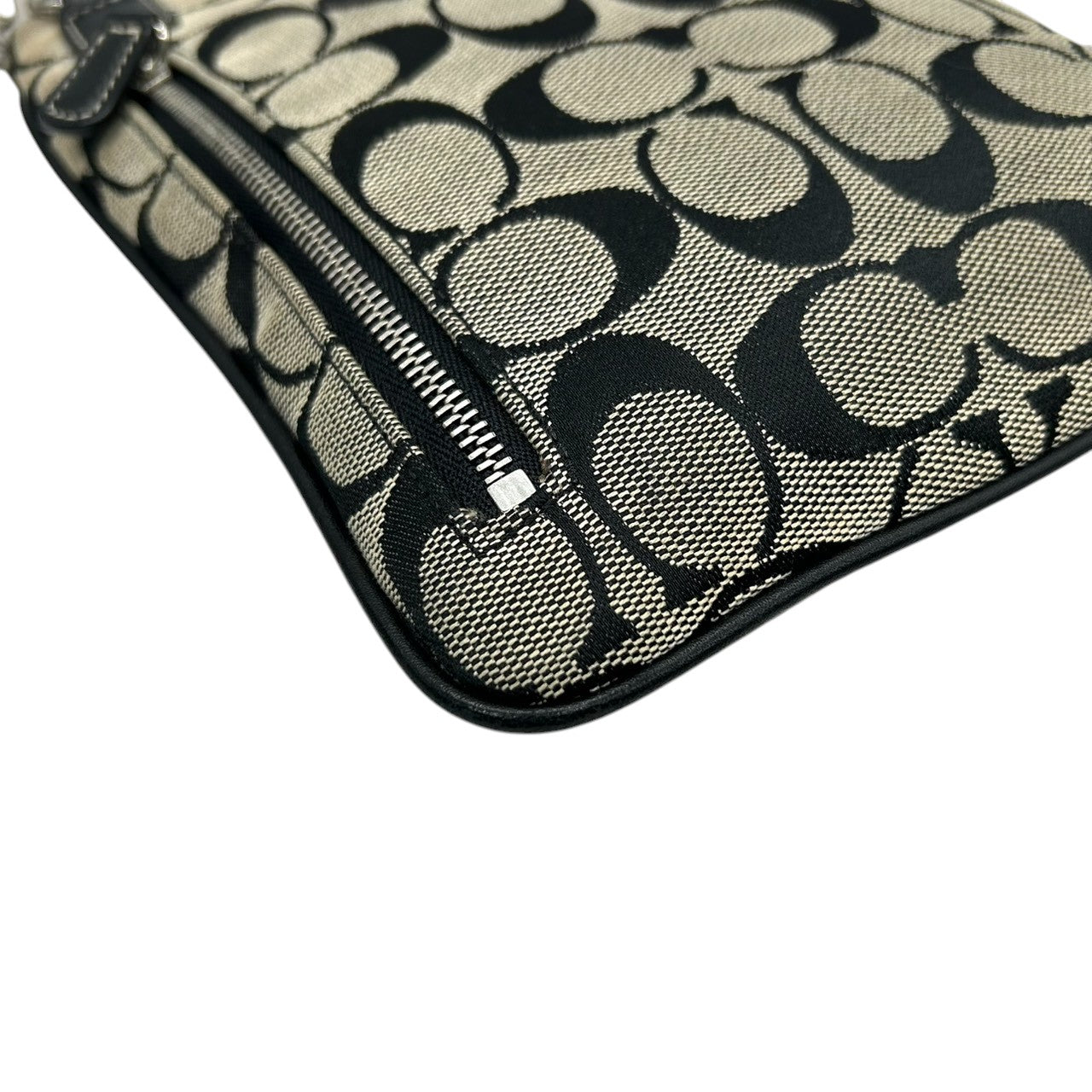 【良品】コーチ COACH シグネチャー ショルダーバッグ サコッシュ ポシェット 斜め掛け クロスボディ キャンバス レザー ブラック 黒 グレー 縦型 スリム 薄型 軽量 メンズ レディース ユニセックス 鞄 カバン 旅行 散歩 s2