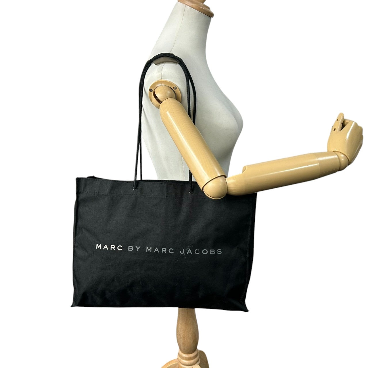 【良品】マークバイマークジェイコブス MARC BY MARC JACOBS トートバッグ 肩掛け ワンショルダー ロゴ ナイロン キャンバス ブラック 黒 A4収納可 軽量 大容量 エコバッグ 通学 通勤 マザーズバッグ レディース s8