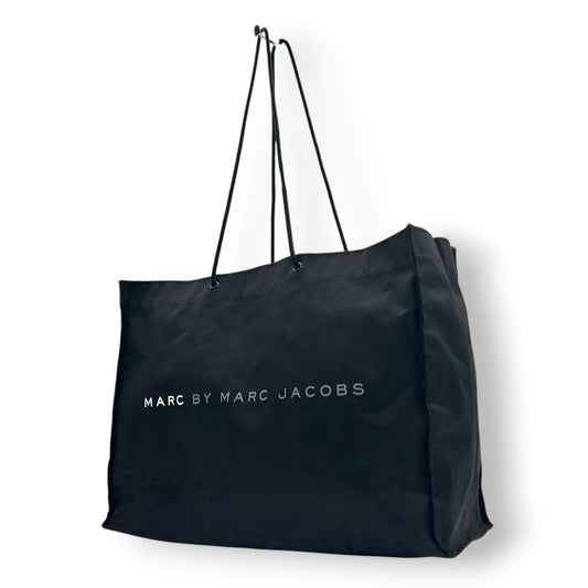 【良品】マークバイマークジェイコブス MARC BY MARC JACOBS トートバッグ 肩掛け ワンショルダー ロゴ ナイロン キャンバス ブラック 黒 A4収納可 軽量 大容量 エコバッグ 通学 通勤 マザーズバッグ レディース s8
