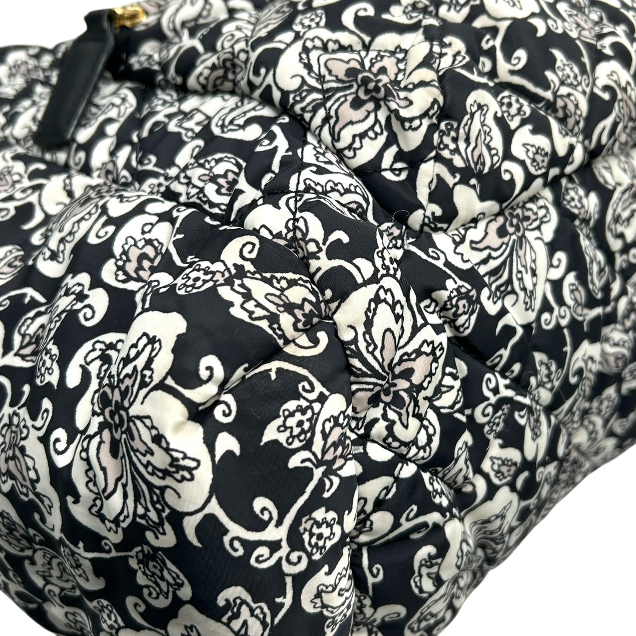 【良品】マークバイマークジェイコブス トートバッグ ショルダーバッグ 2WAY ナイロン キルティング 花柄 モノトーン A4収納可 大容量 軽量 マザーズバッグ 旅行 ジム 社外ストラップ付 STANDARD SUPPLY s8