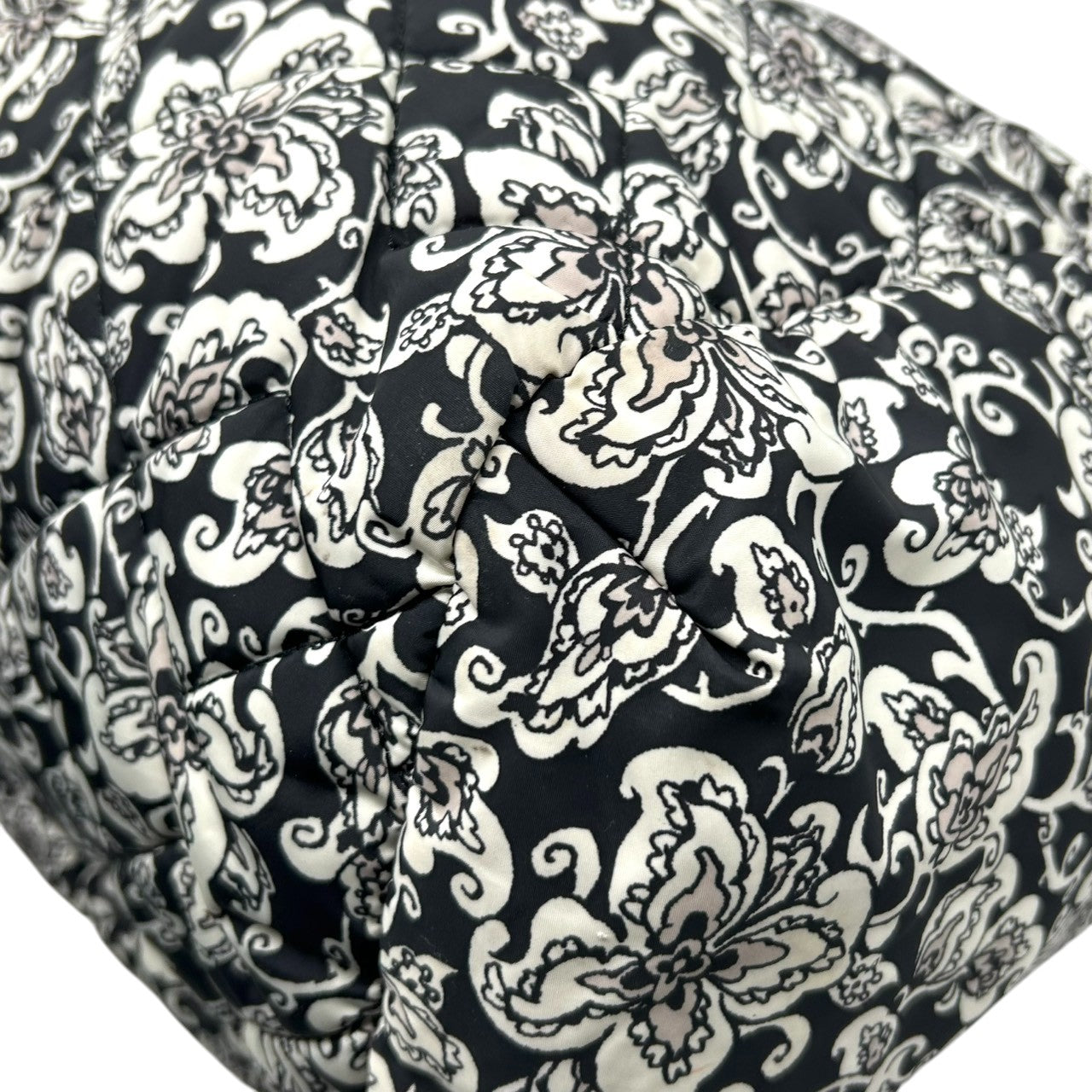【良品】マークバイマークジェイコブス トートバッグ ショルダーバッグ 2WAY ナイロン キルティング 花柄 モノトーン A4収納可 大容量 軽量 マザーズバッグ 旅行 ジム 社外ストラップ付 STANDARD SUPPLY s8