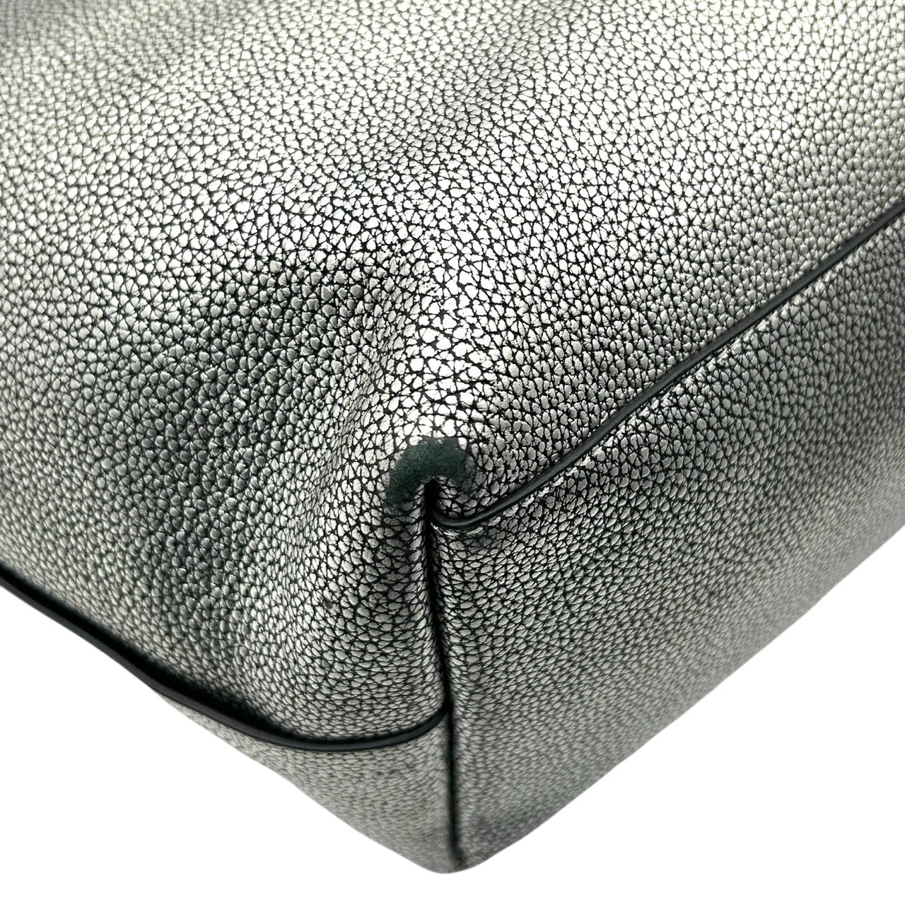 コーチ COACH マーケット トート 37756 トートバッグ ショルダーバッグ 肩掛け ワンショルダー A4収納可 大容量 メタリック レザー 本革 シルバー 銀 ガンメタル金具 ターンロック 通勤 通学 レディース 鞄 カバン スタイリッシュ s7