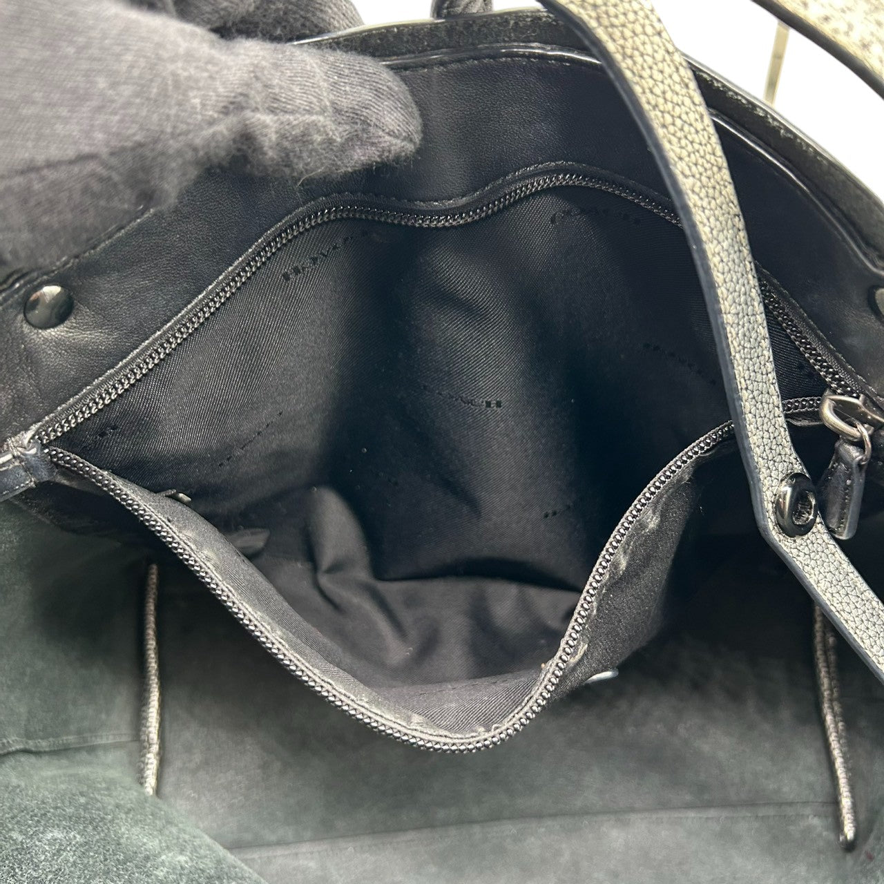 コーチ COACH マーケット トート 37756 トートバッグ ショルダーバッグ 肩掛け ワンショルダー A4収納可 大容量 メタリック レザー 本革 シルバー 銀 ガンメタル金具 ターンロック 通勤 通学 レディース 鞄 カバン スタイリッシュ s7