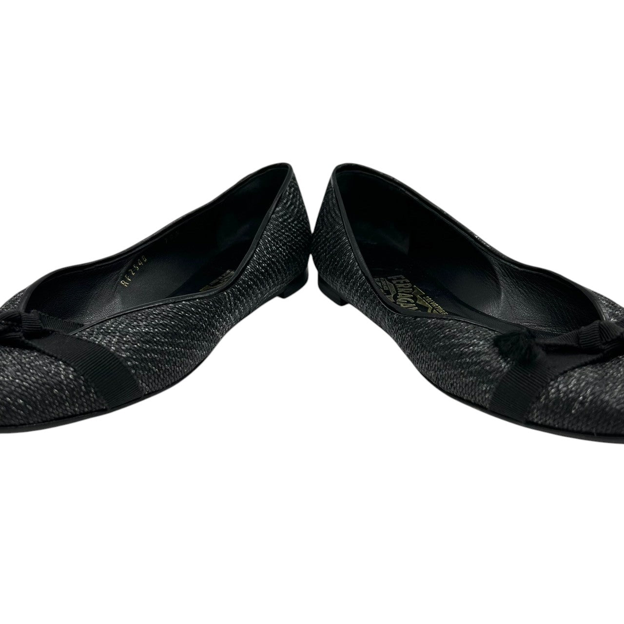 【良品】サルヴァトーレ フェラガモ Salvatore Ferragamo パンプス フラットシューズ リボン ラメ キャンバス ブラック 黒 シルバー 6 1/2 23cm パーティー オケージョン ローヒール ぺたんこ イタリア製 CT1