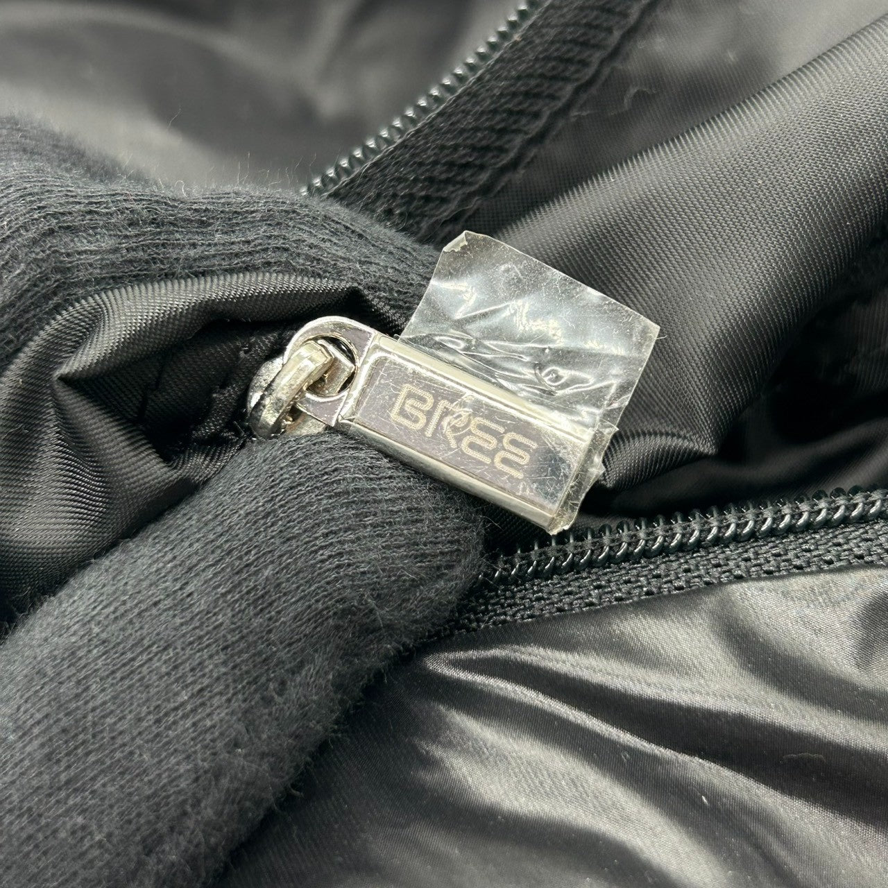 【未使用級】ブリー BREE パンチング ナイロン ハンドバッグ ショルダーバッグ ワンショルダー 肩掛け ブラック 黒 軽量 大容量 ふっくら ボストン 旅行 トラベル ジム メンズ レディース 鞄 カバン 美品 s9