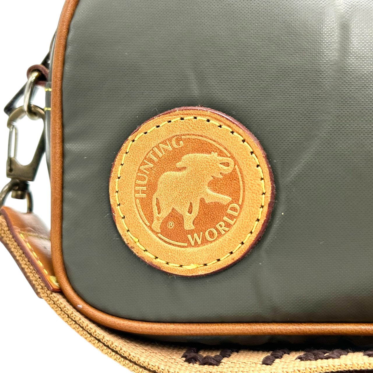 【美品】ハンティングワールド HUNTING WORLD セカンドバッグ クラッチバッグ ポーチ ナイロン レザー カーキ グリーン 茶色 ロゴ ストラップ付き 軽量 丈夫 トラベル 旅行 メンズ 紳士 鞄 カバン s9