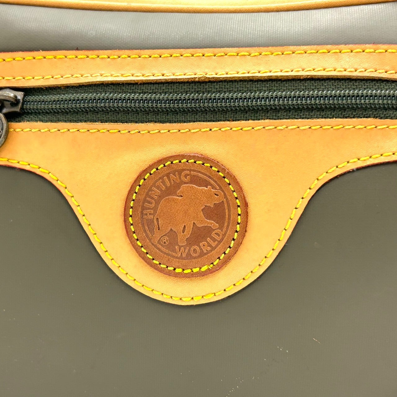 【良品】ハンティングワールド HUNTING WORLD ショルダーバッグ 斜め掛け ポシェット ナイロン レザー カーキ グリーン ベージュ バイカラー ロゴ ヴィンテージ レトロ 旅行 トラベル 街歩き メンズ レディース 鞄 カバン s9