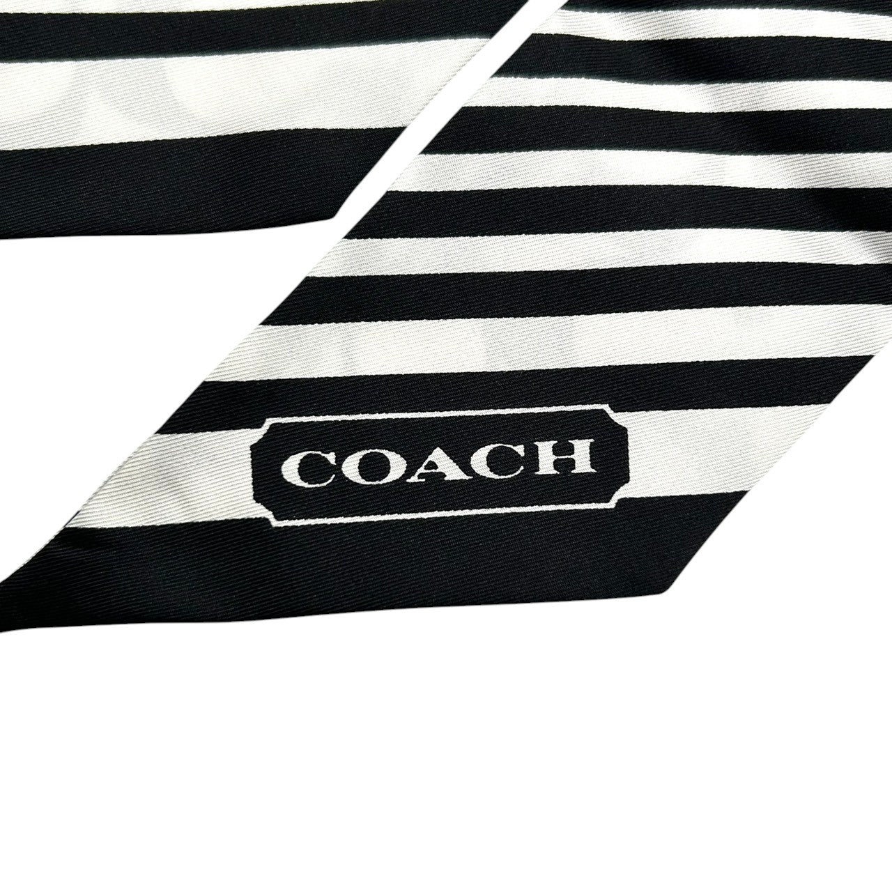 【美品】コーチ COACH スカーフ ツイリー リボンスカーフ シルク 100% シグネチャー ストライプ 白 黒 モノトーン リバーシブル 88×6cm バッグチャーム ヘアアクセサリー 首元 アクセント レディース 小物 H5