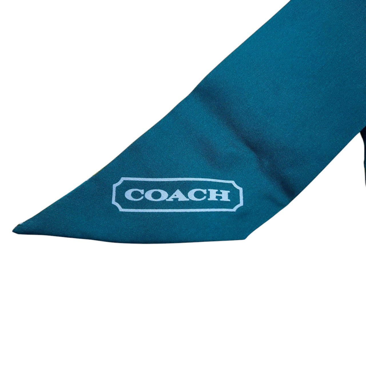 【美品】コーチ COACH スカーフ ツイリー リボンスカーフ シルク 100% シグネチャー オプアート イエロー ブルー 黄色 水色 88×6cm バッグチャーム ヘアアクセサリー 首元 アクセント レディース 小物 H5
