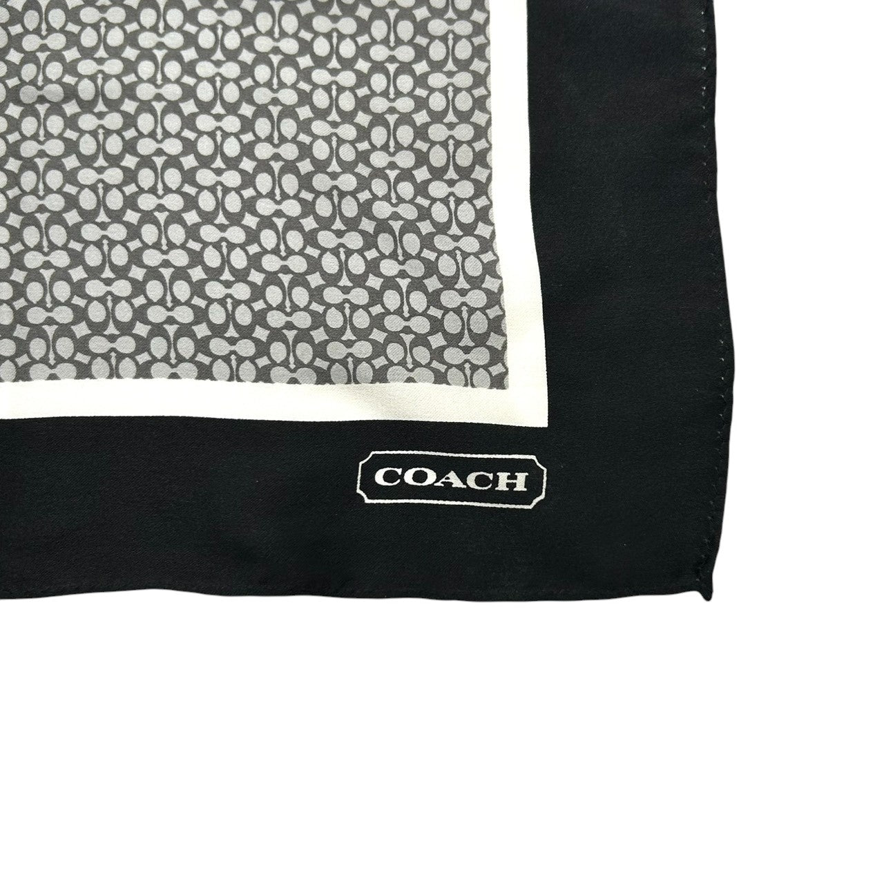 【良品】コーチ COACH スカーフ ハンカチーフ ミニスカーフ シルク 100% ミニシグネチャー ブラック 黒 ホワイト 白 グレー 50×50cm モノトーン バッグチャーム ヘアアクセサリー レディース 小物 H5