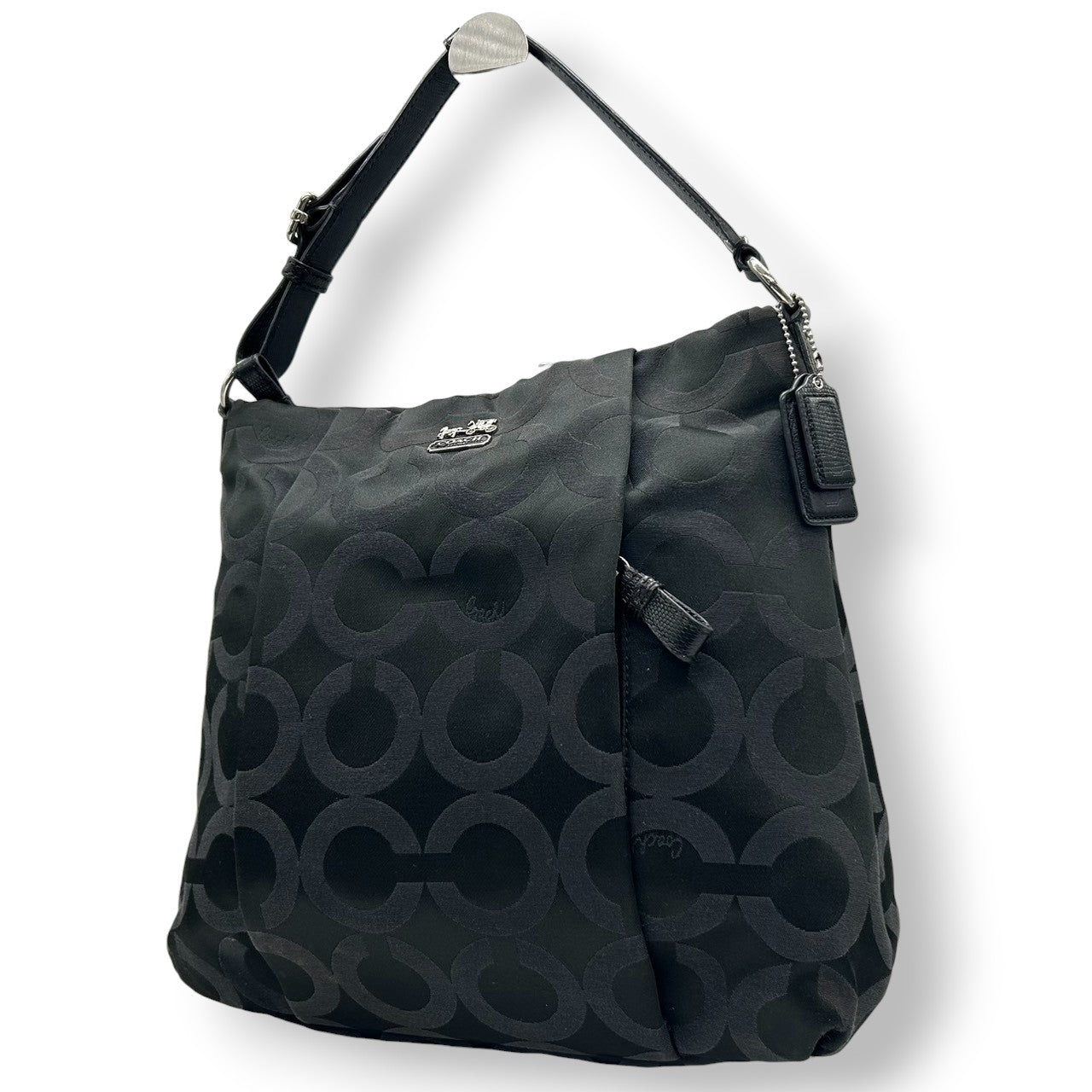 美品 COACH コーチ ショルダーバッグ シグネチャー ワンショルダー 2way 斜め掛け可 ナイロン レザー ブラック 黒 シルバー金具 ロゴ チャーム付き レディース エレガント クラシック ビンテージ 通勤 通学 お出かけ 21121 s8