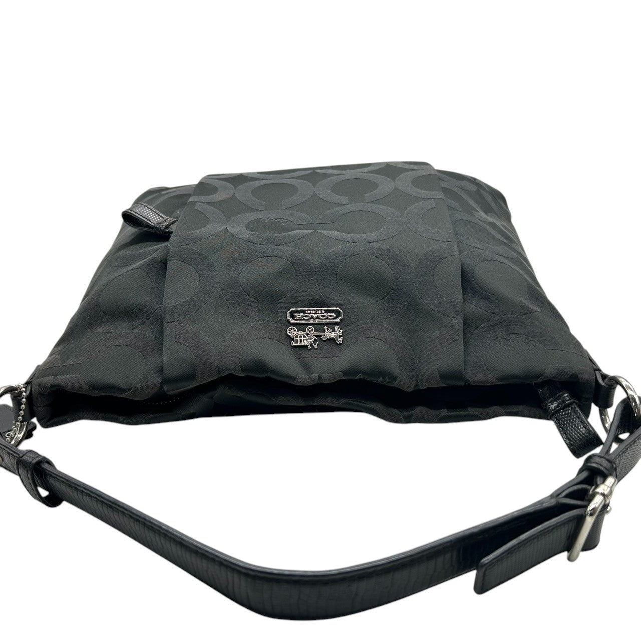 美品 COACH コーチ ショルダーバッグ シグネチャー ワンショルダー 2way 斜め掛け可 ナイロン レザー ブラック 黒 シルバー金具 ロゴ チャーム付き レディース エレガント クラシック ビンテージ 通勤 通学 お出かけ 21121 s8