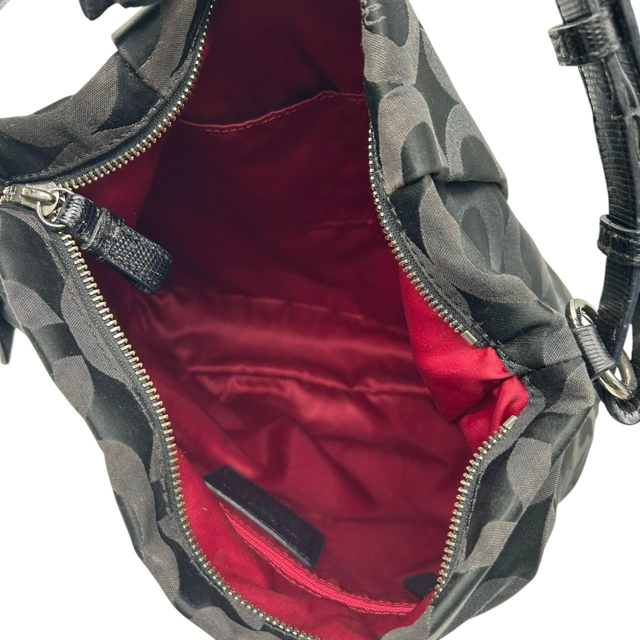 美品 COACH コーチ ショルダーバッグ シグネチャー ワンショルダー 2way 斜め掛け可 ナイロン レザー ブラック 黒 シルバー金具 ロゴ チャーム付き レディース エレガント クラシック ビンテージ 通勤 通学 お出かけ 21121 s8