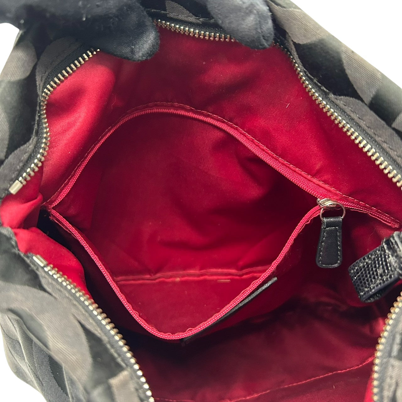 美品 COACH コーチ ショルダーバッグ シグネチャー ワンショルダー 2way 斜め掛け可 ナイロン レザー ブラック 黒 シルバー金具 ロゴ チャーム付き レディース エレガント クラシック ビンテージ 通勤 通学 お出かけ 21121 s8